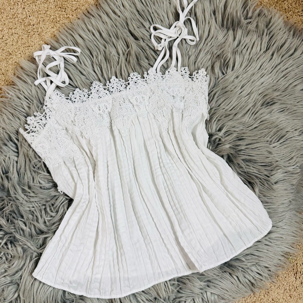 Elegant White Lace Trimmed Women's Top
